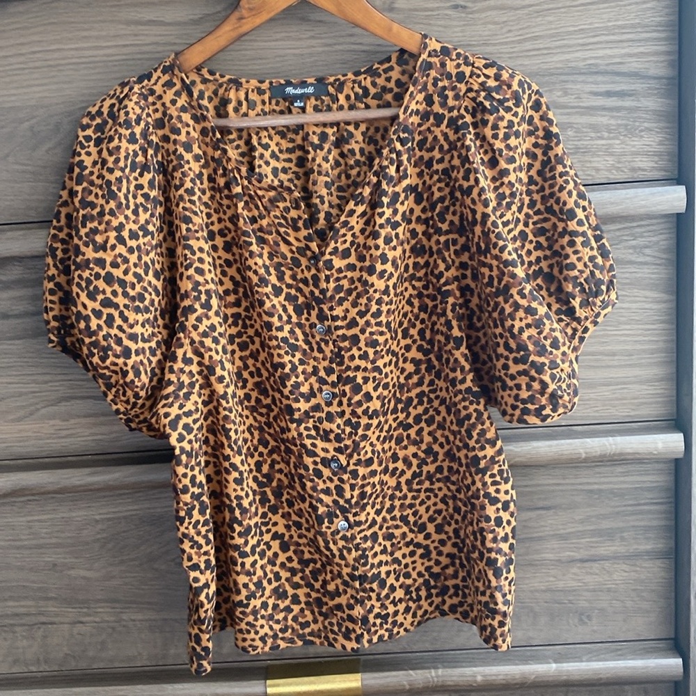 Madewell Balloon Sleeve Button Up Top in Leopard - Small